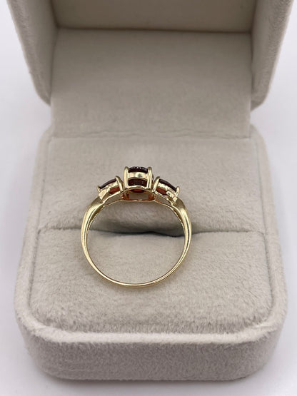9ct gold garnet ring