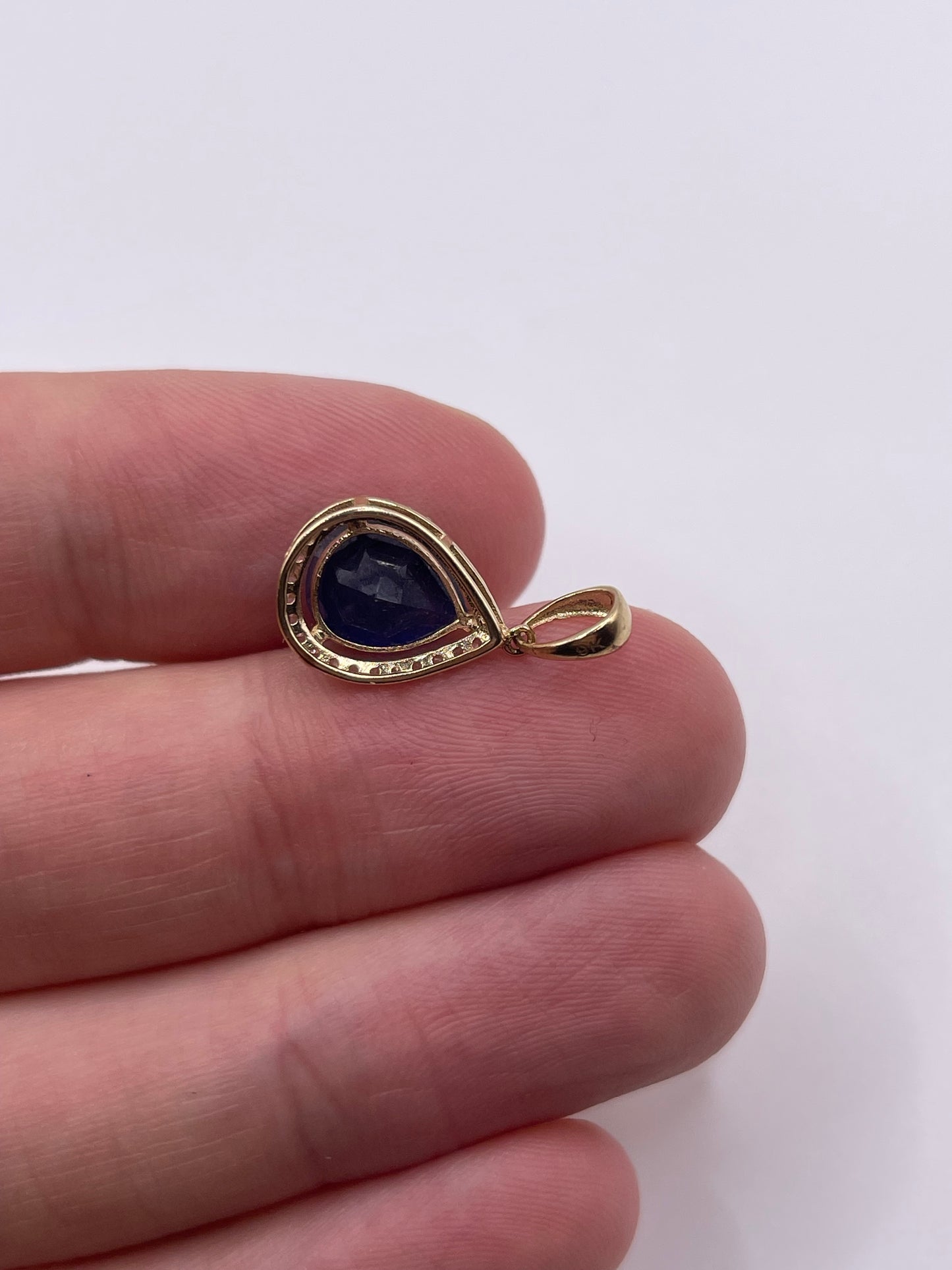 9ct gold sapphire and zircon pendant