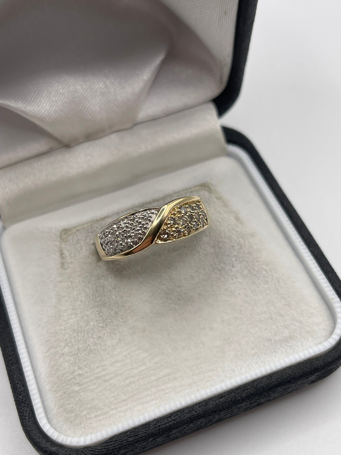 9ct gold diamond ring