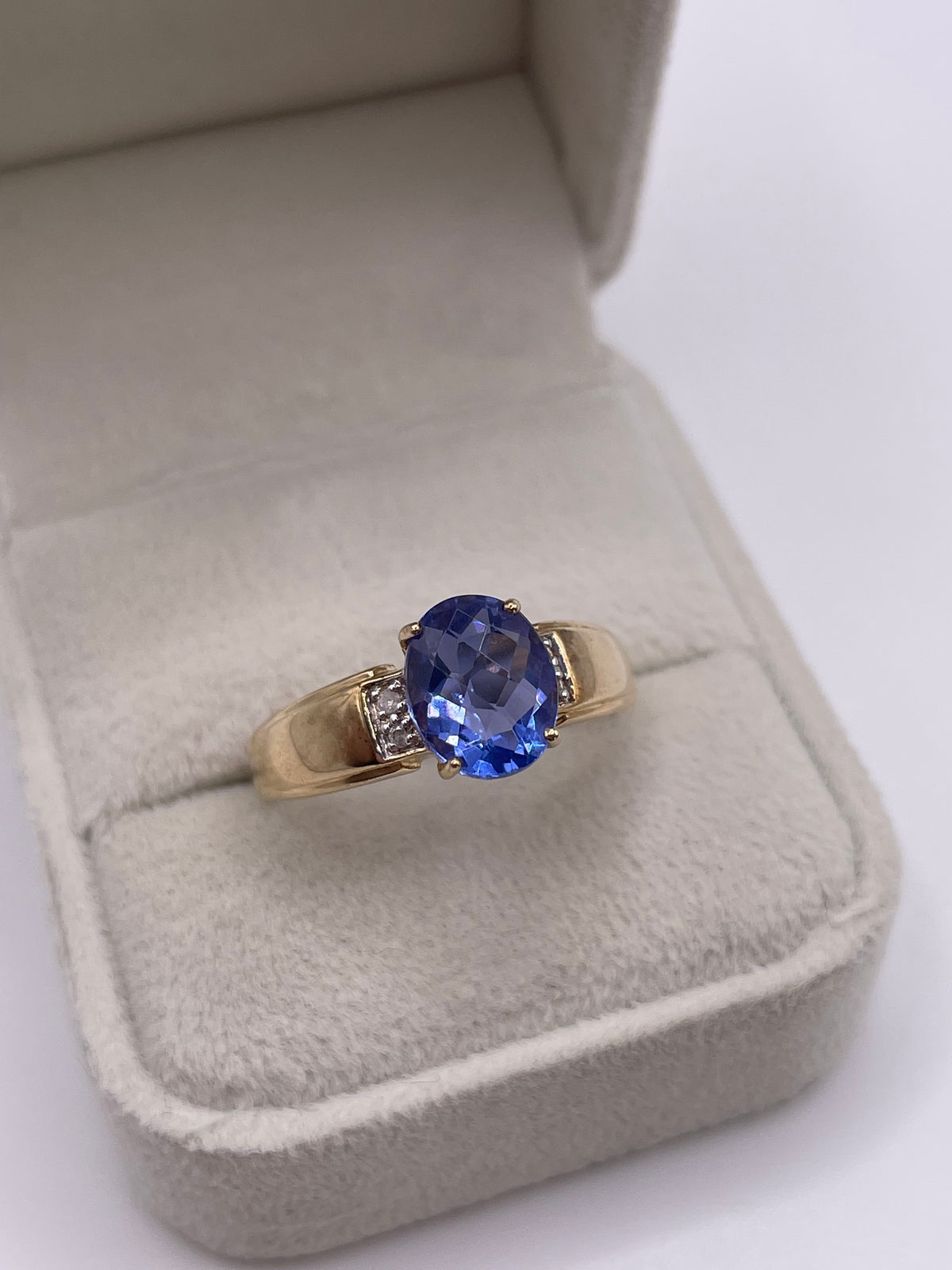 9ct gold fluorite and diamond ring