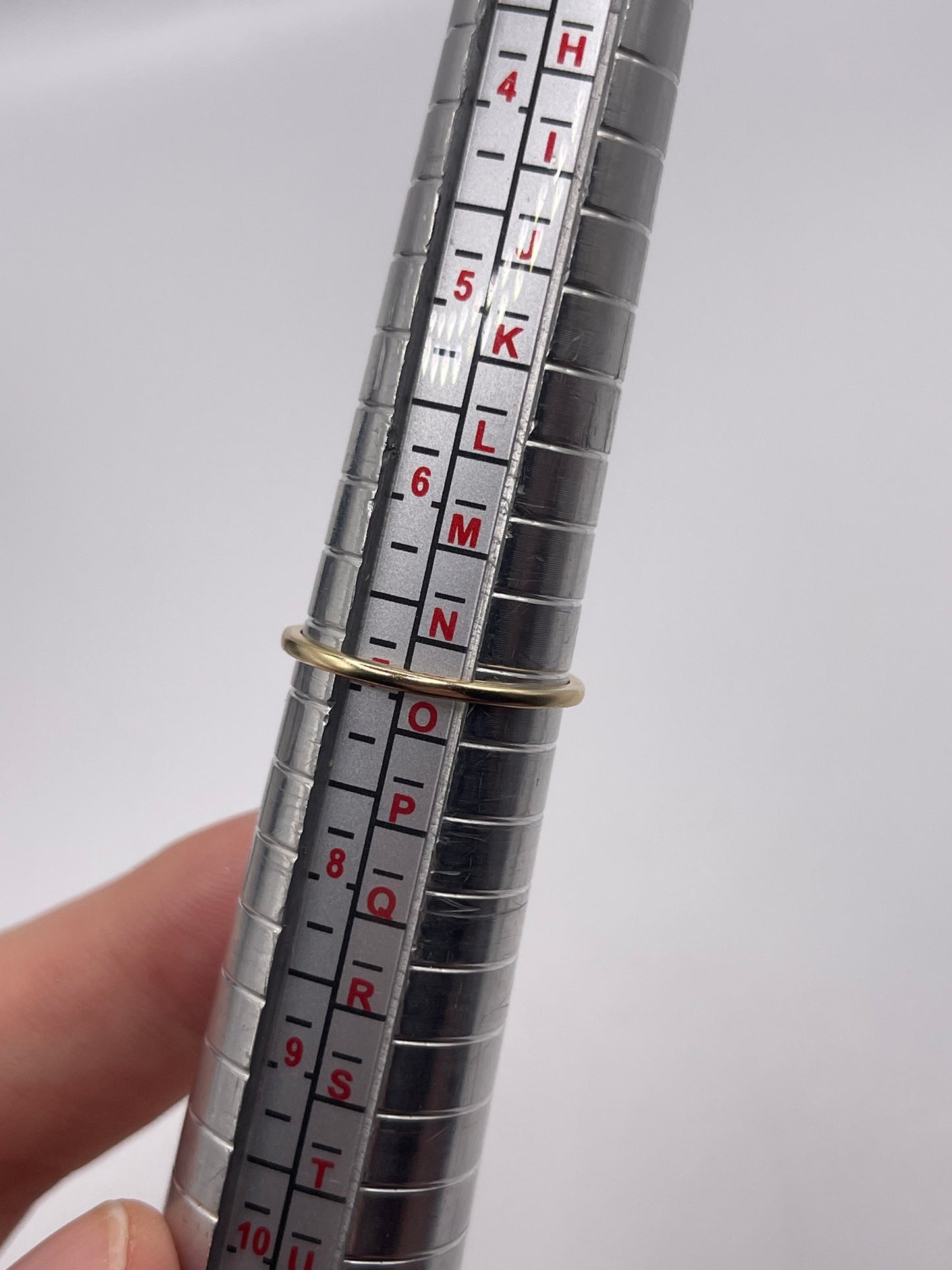 9ct gold tanzanite and diamond ring