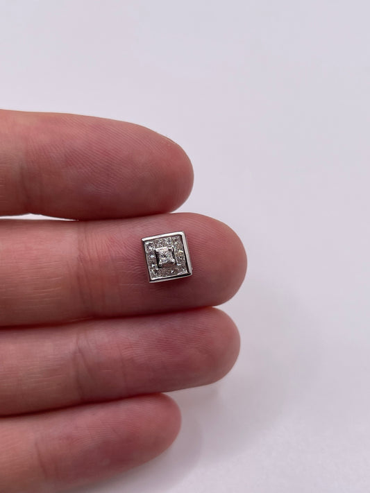 9ct white gold diamond cluster pendant