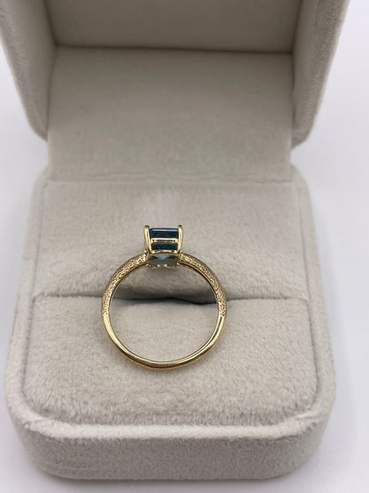 9ct gold blue topaz ring