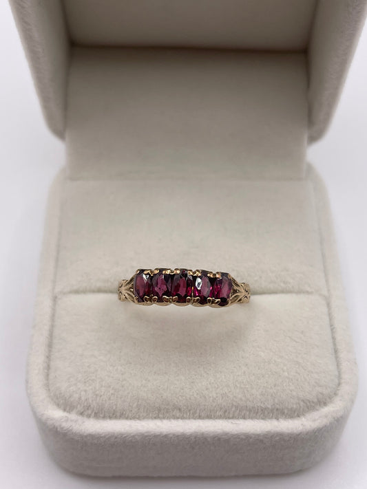 9ct gold garnet ring