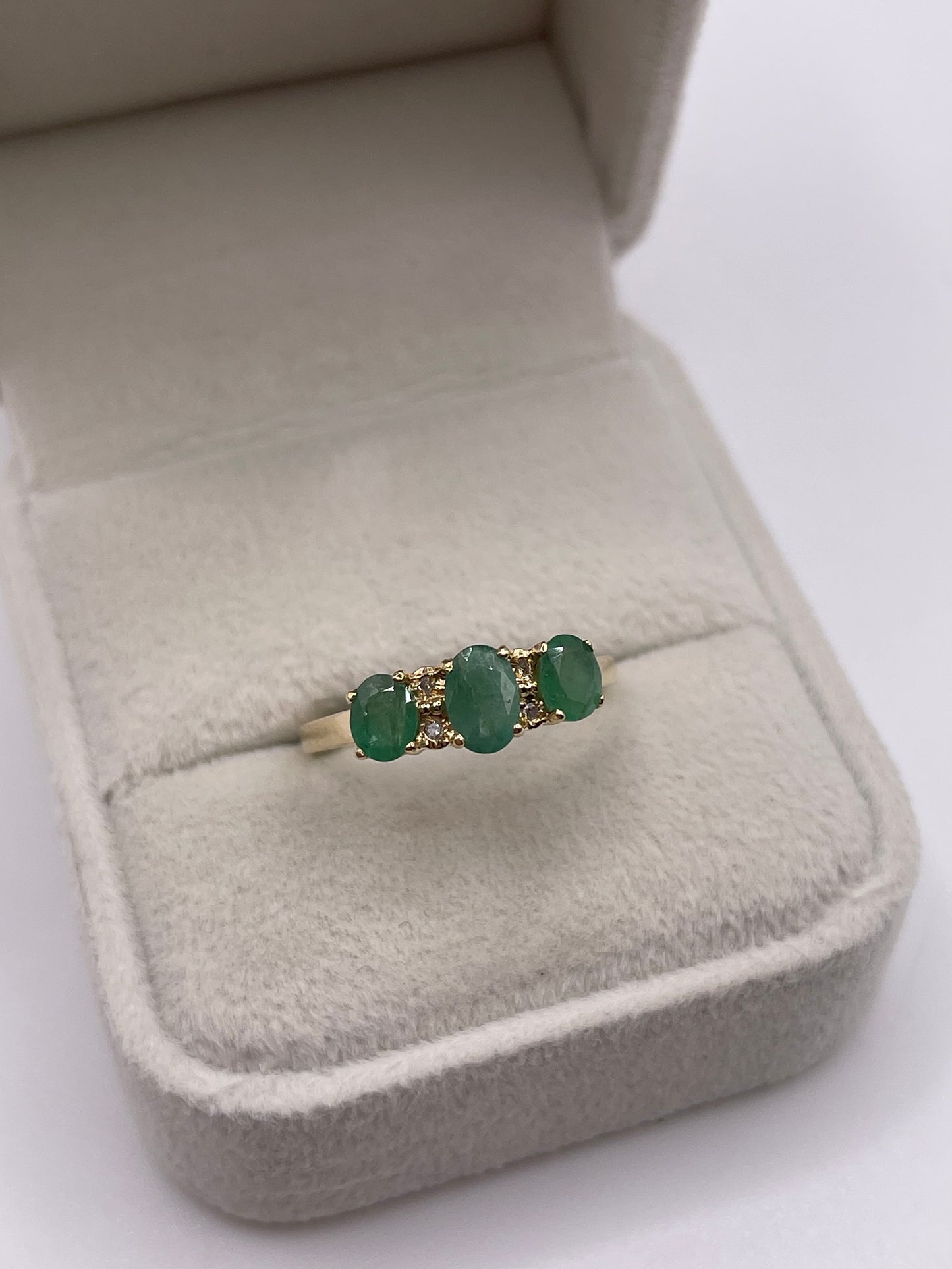 9ct gold emerald and diamond ring