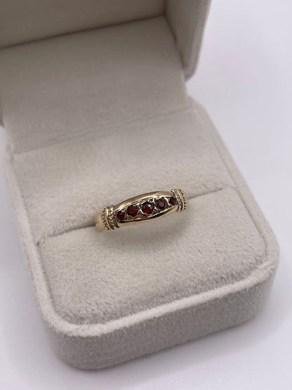 9ct gold garnet ring