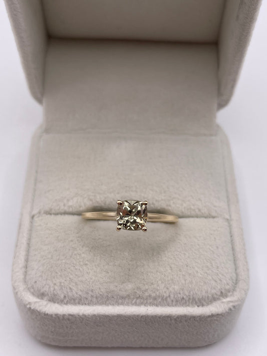 9ct gold quartz ring