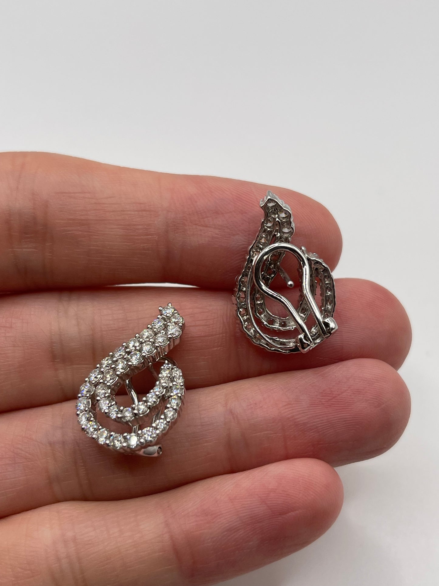 18ct white gold 2.5ct diamond earrings