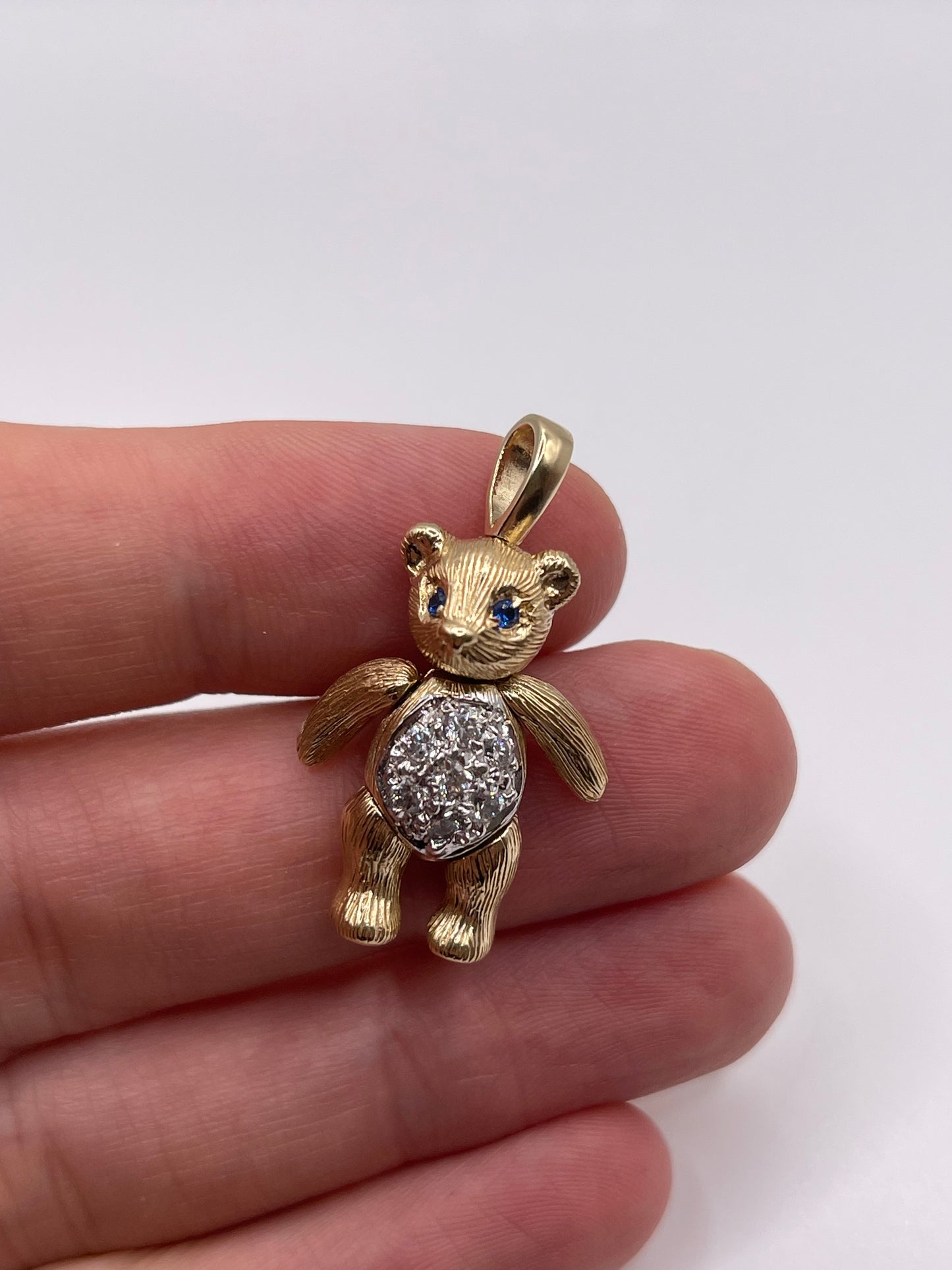 9ct gold articulated bear pendant