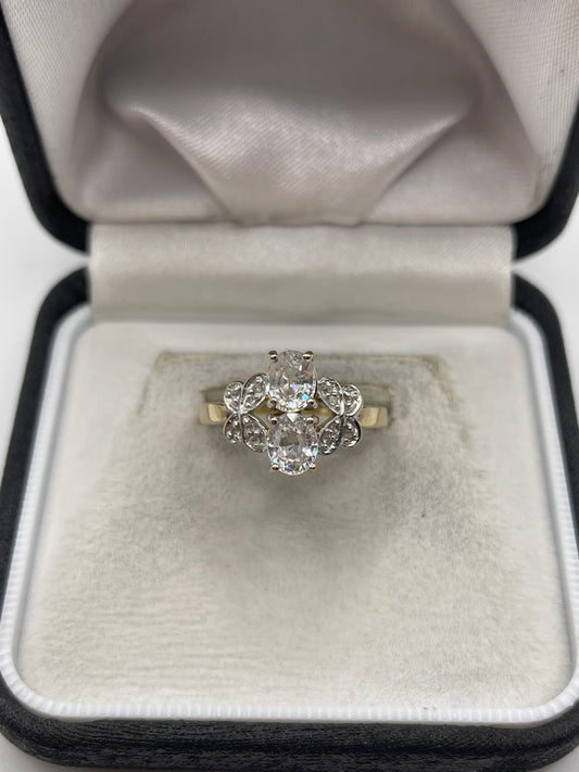 9ct gold white zircon ring