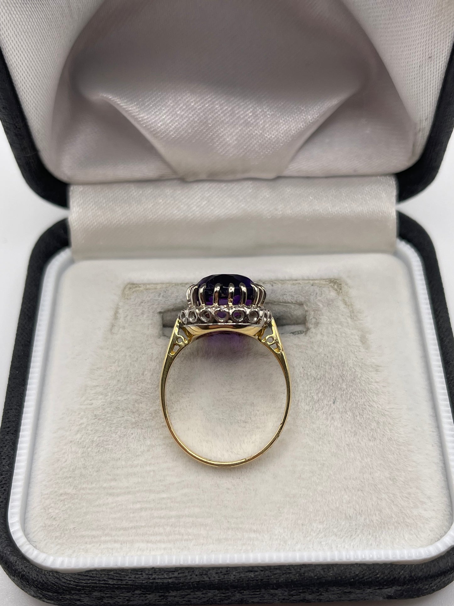18ct gold amethyst and diamond ring