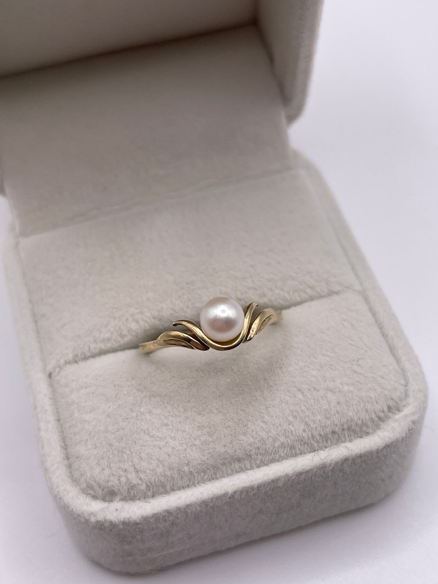 9ct gold pearl ring