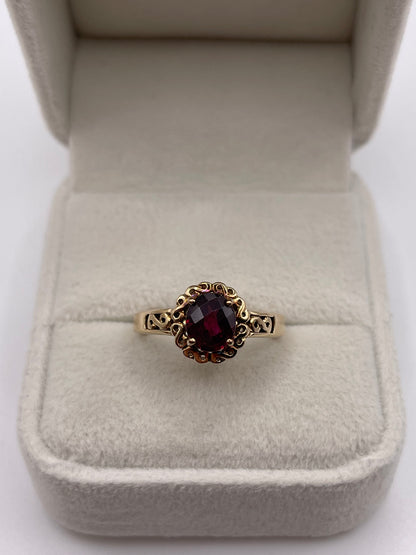 9ct gold garnet ring