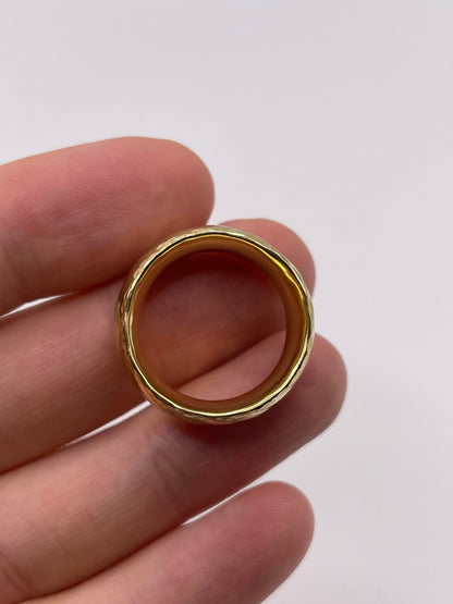 9ct gold patterned band