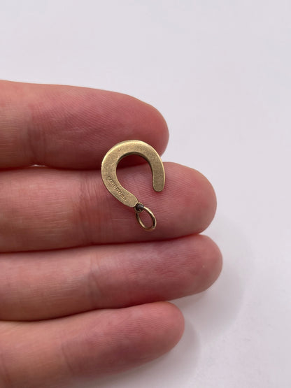 9ct gold horseshoe pendant