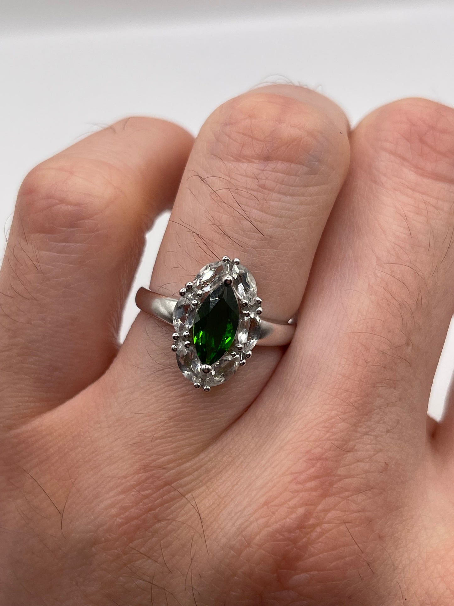 9ct white gold diopside and zircon ring