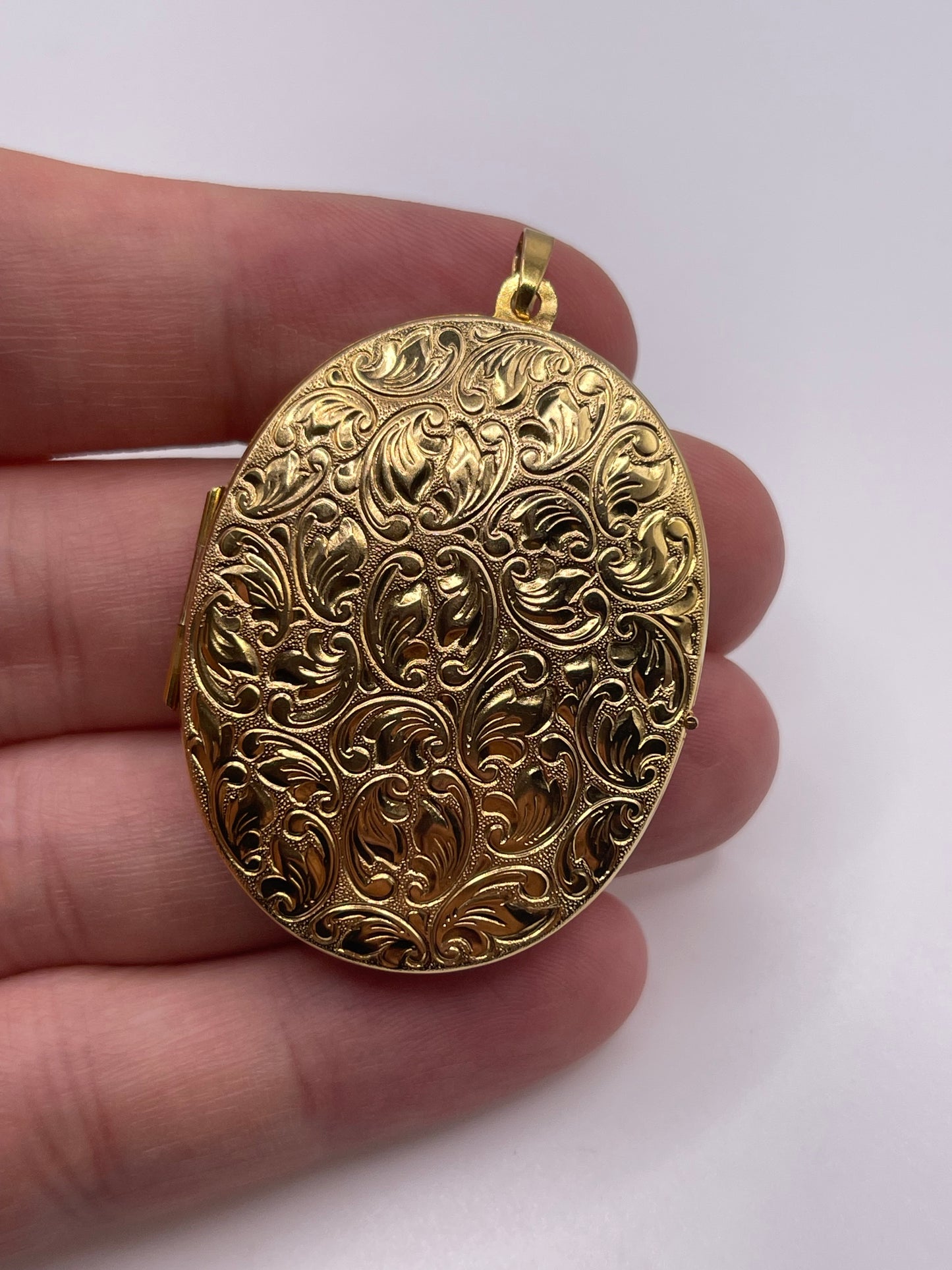 9ct gold locket pendant