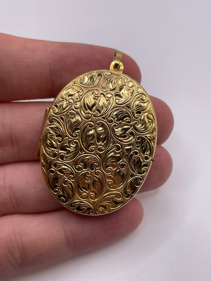 9ct gold locket pendant