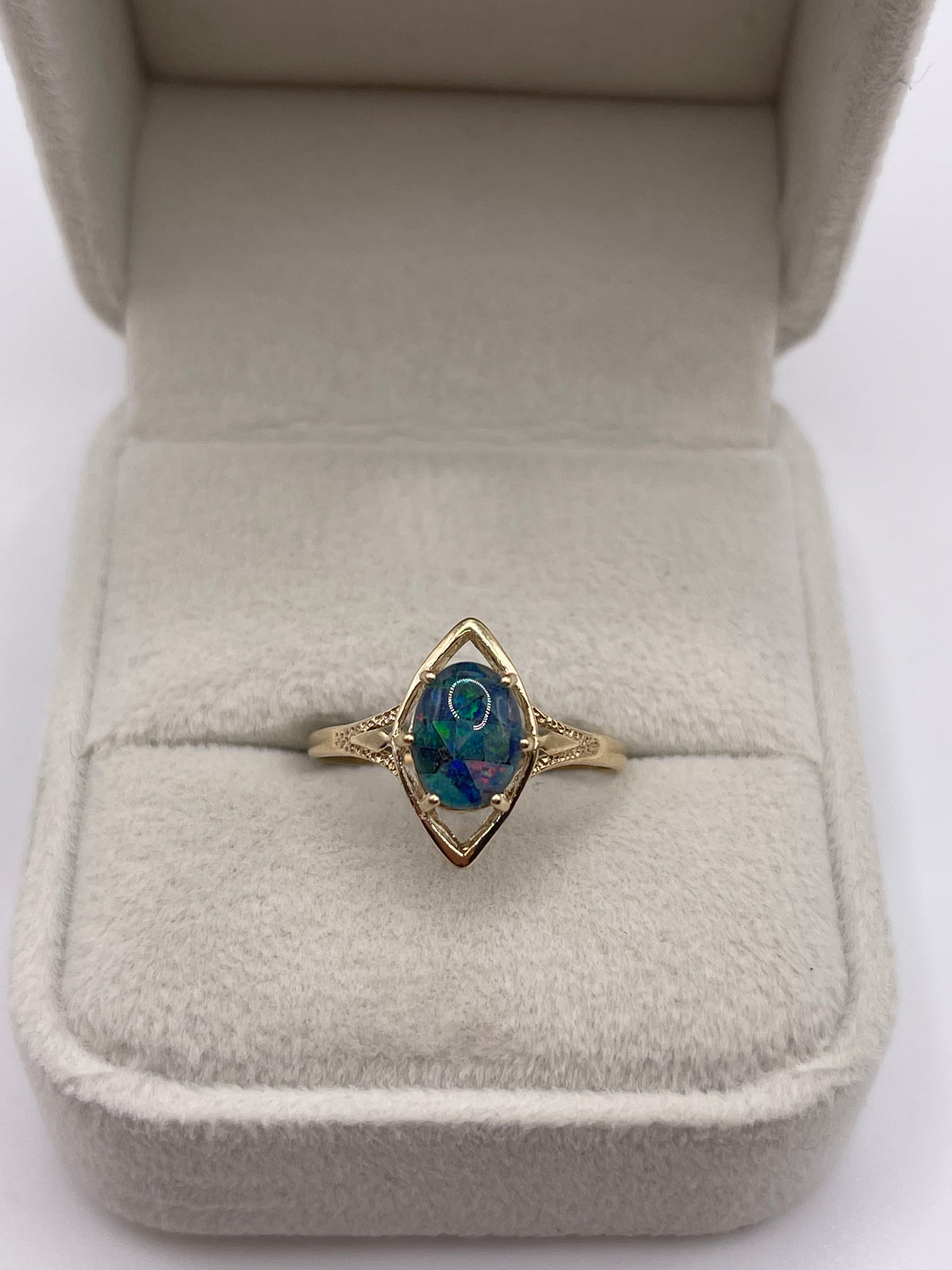 9ct gold opal triplet ring