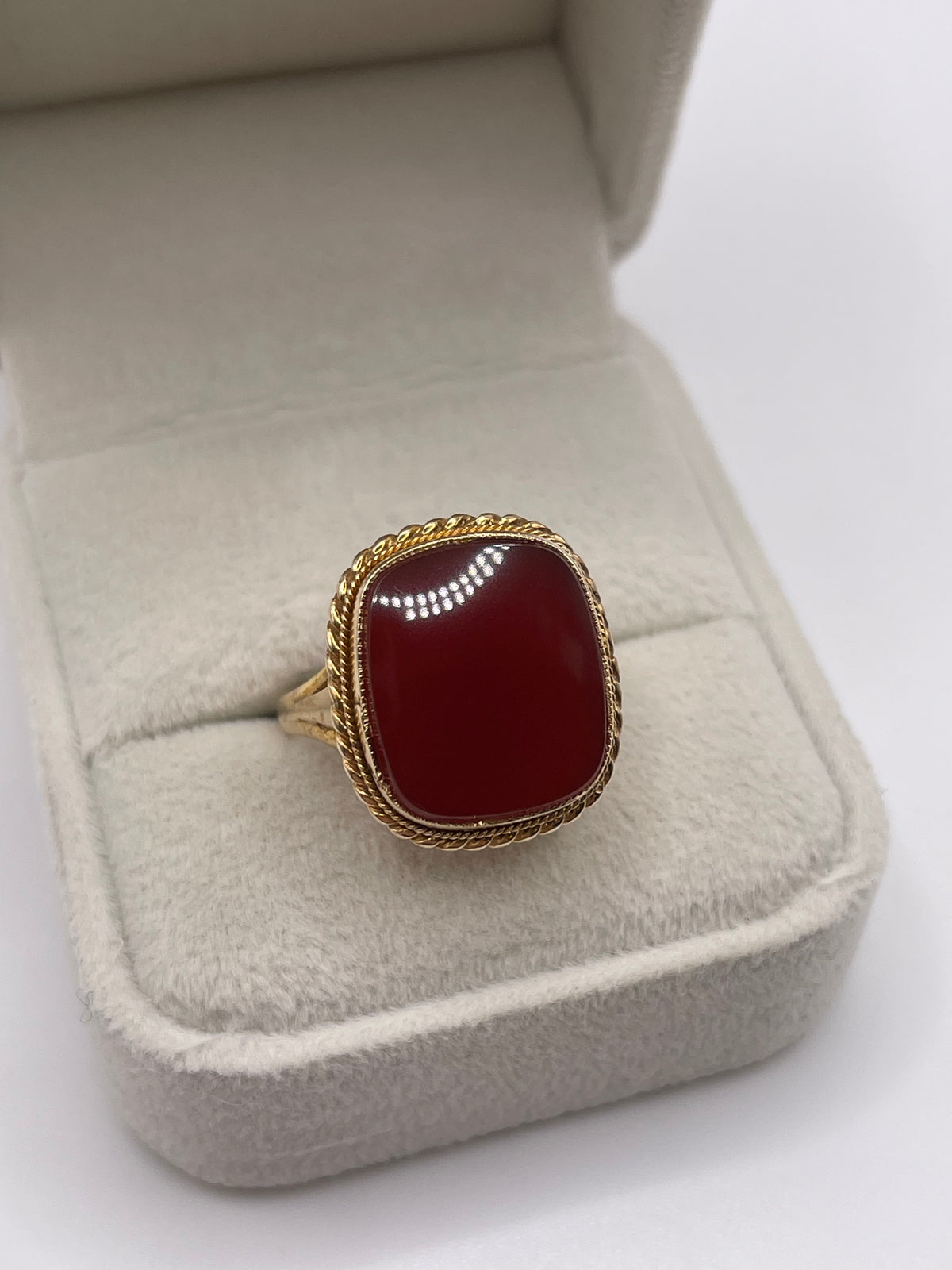 9ct gold carnelian ring