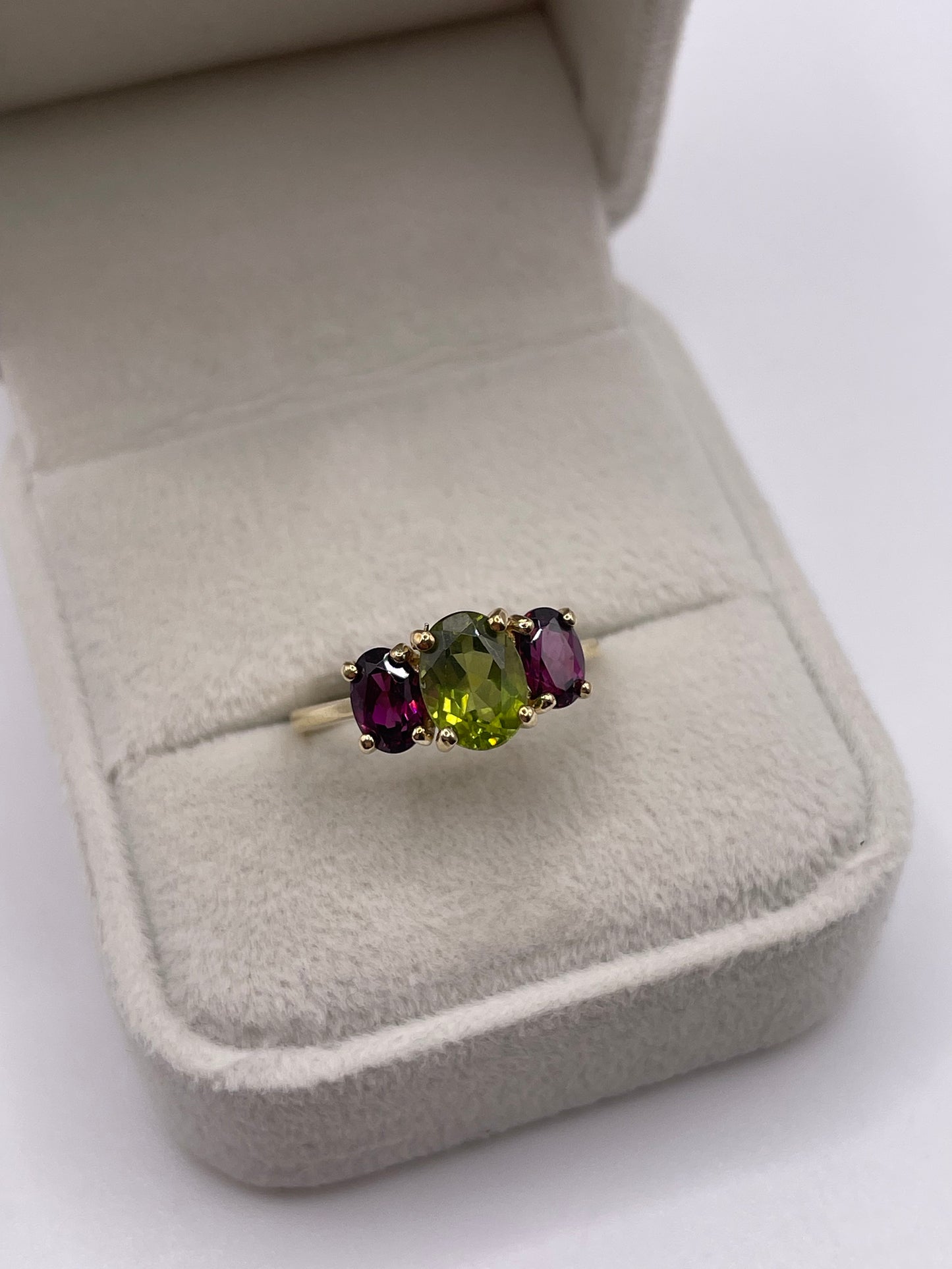 9ct gold quartz and garnet ring