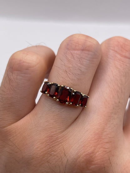 9ct gold garnet ring