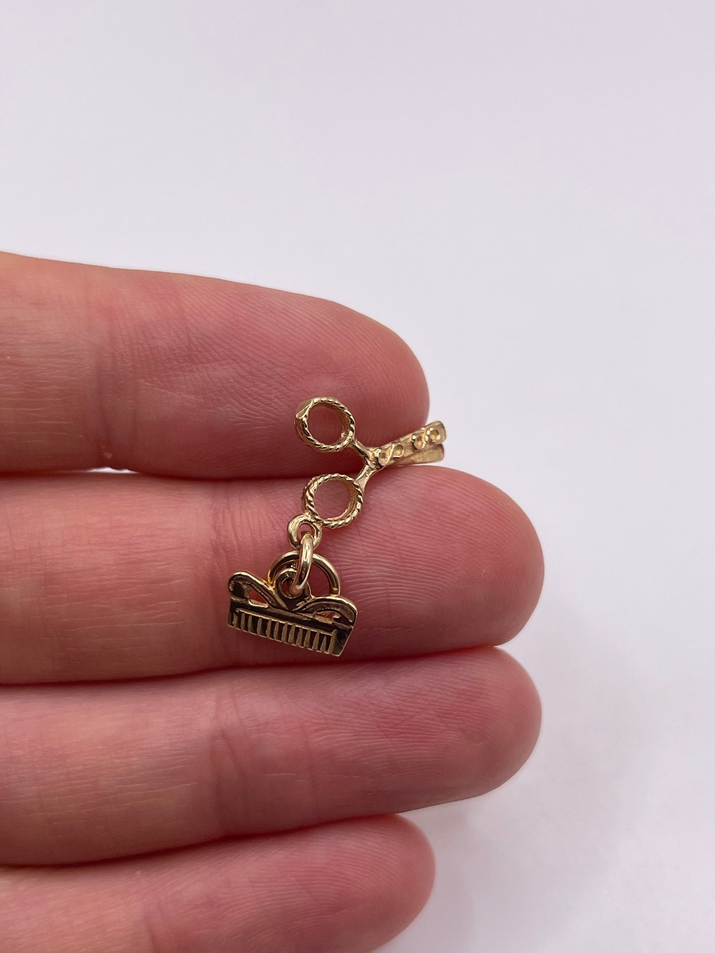 9ct gold scissors and comb charm