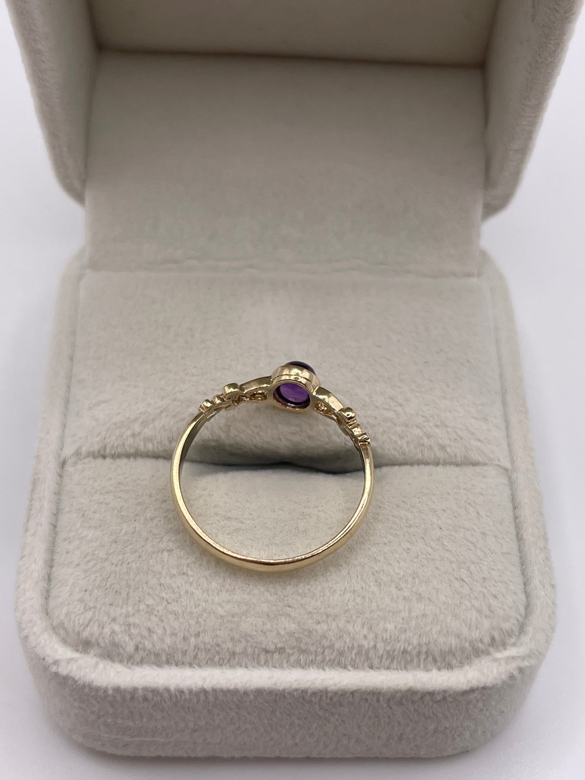 9ct gold cabochon amethyst ring