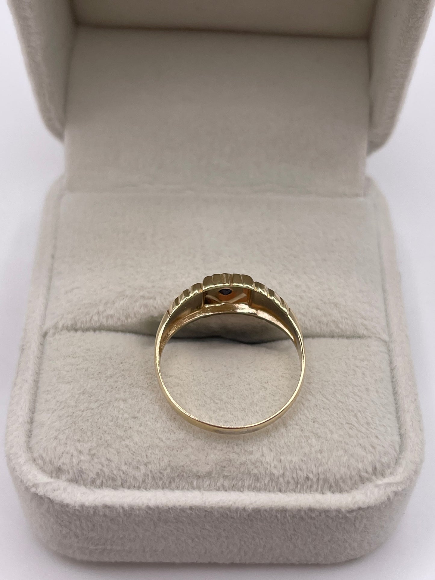 9ct gold sapphire gypsy ring