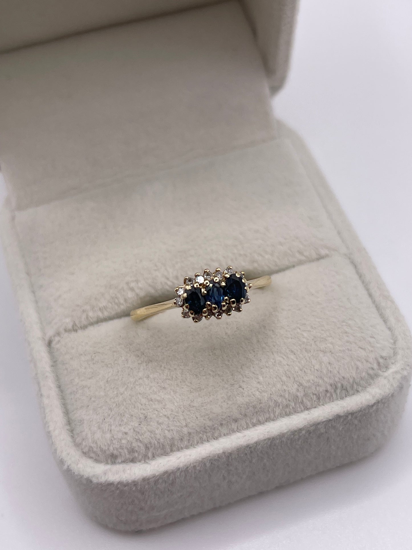 9ct gold sapphire and diamond ring