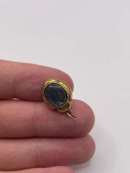 Antique 15ct gold mourning pendant