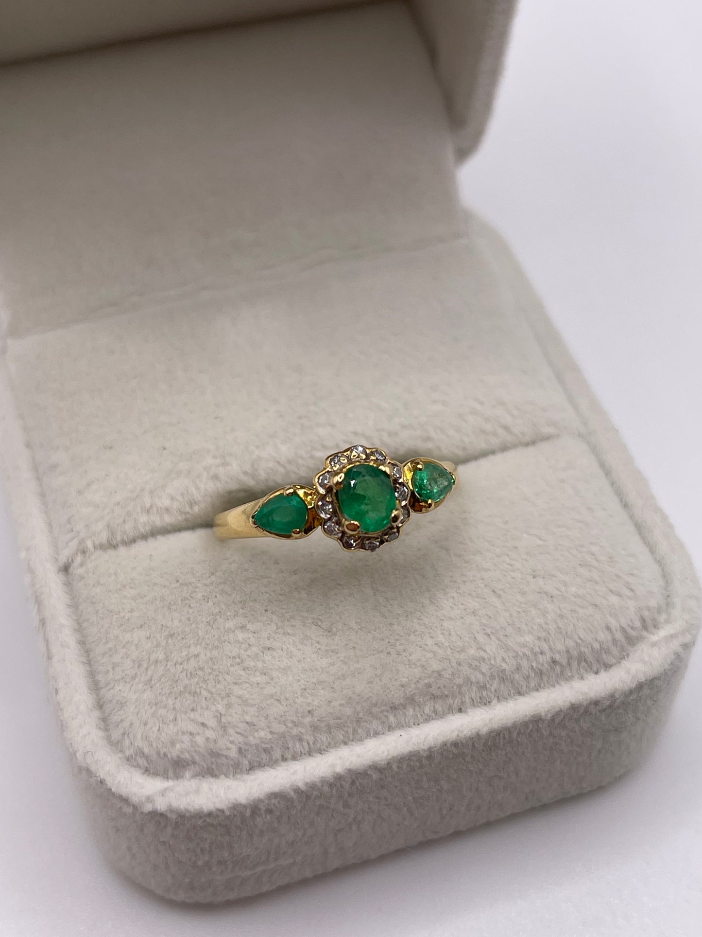 18ct gold emerald and diamond ring