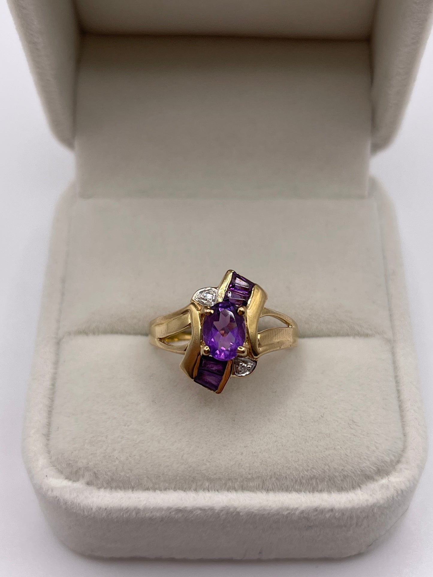 9ct gold amethyst and diamond ring