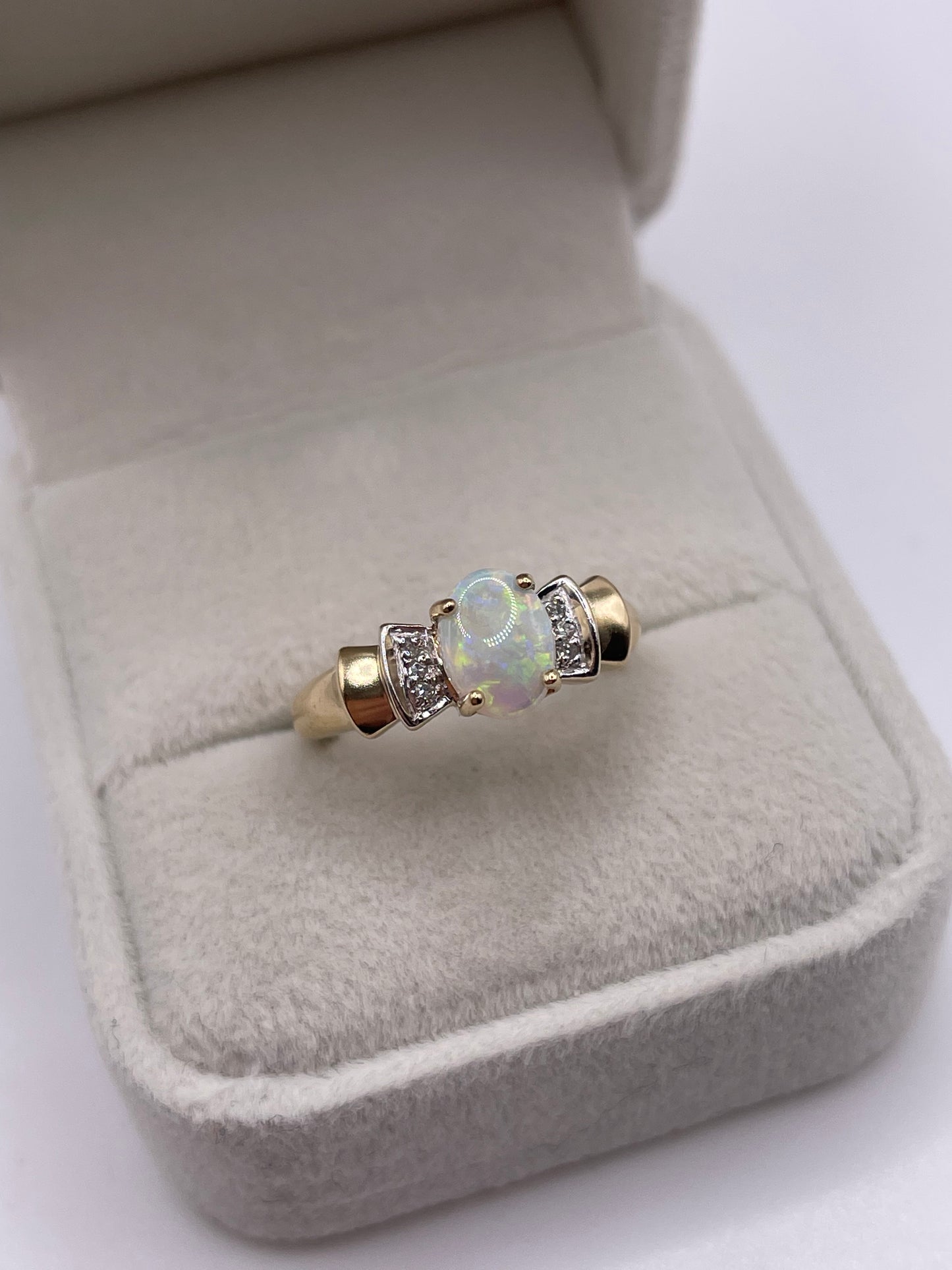 9ct gold opal and diamond ring