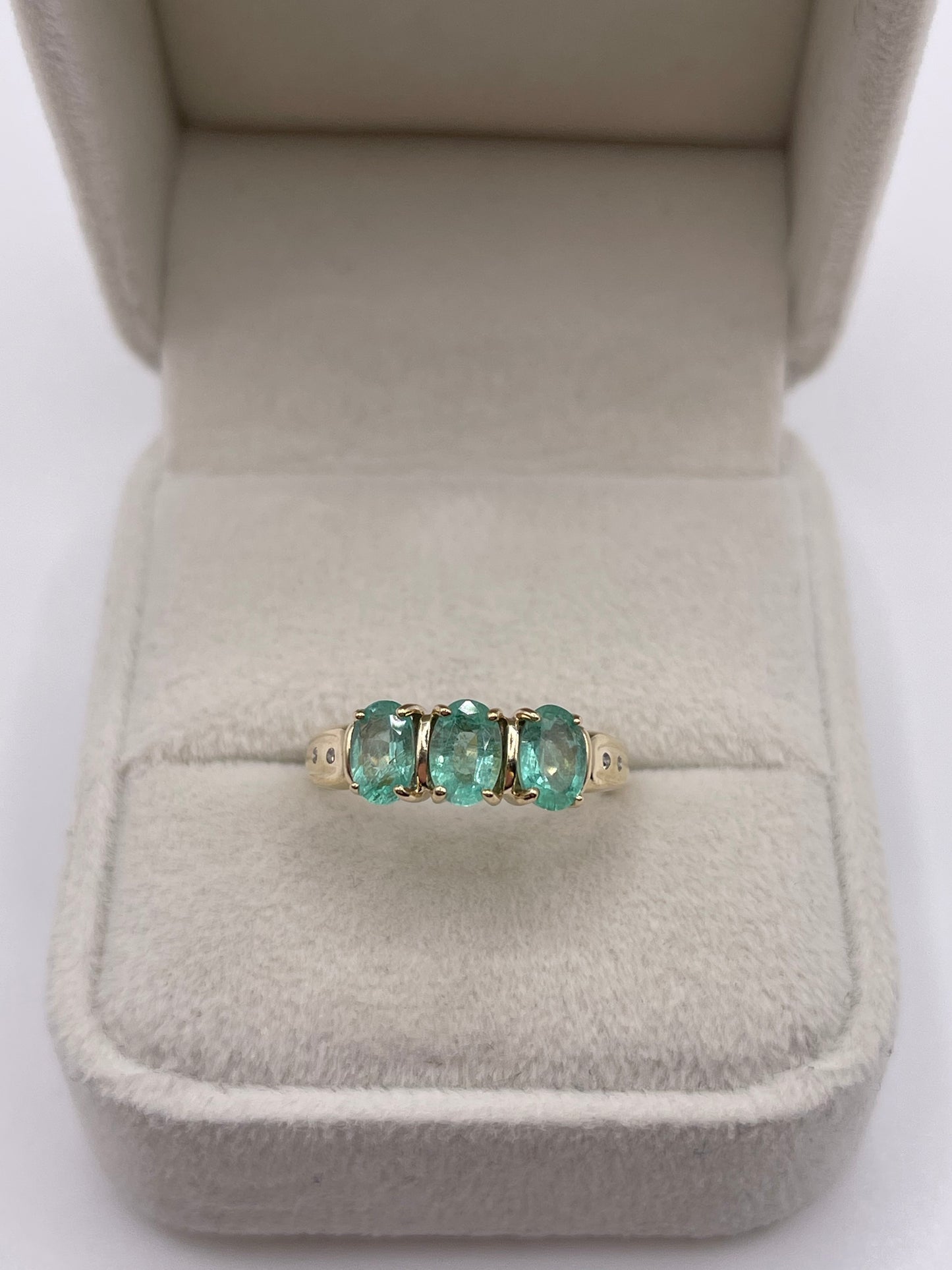 9ct gold emerald and diamond ring