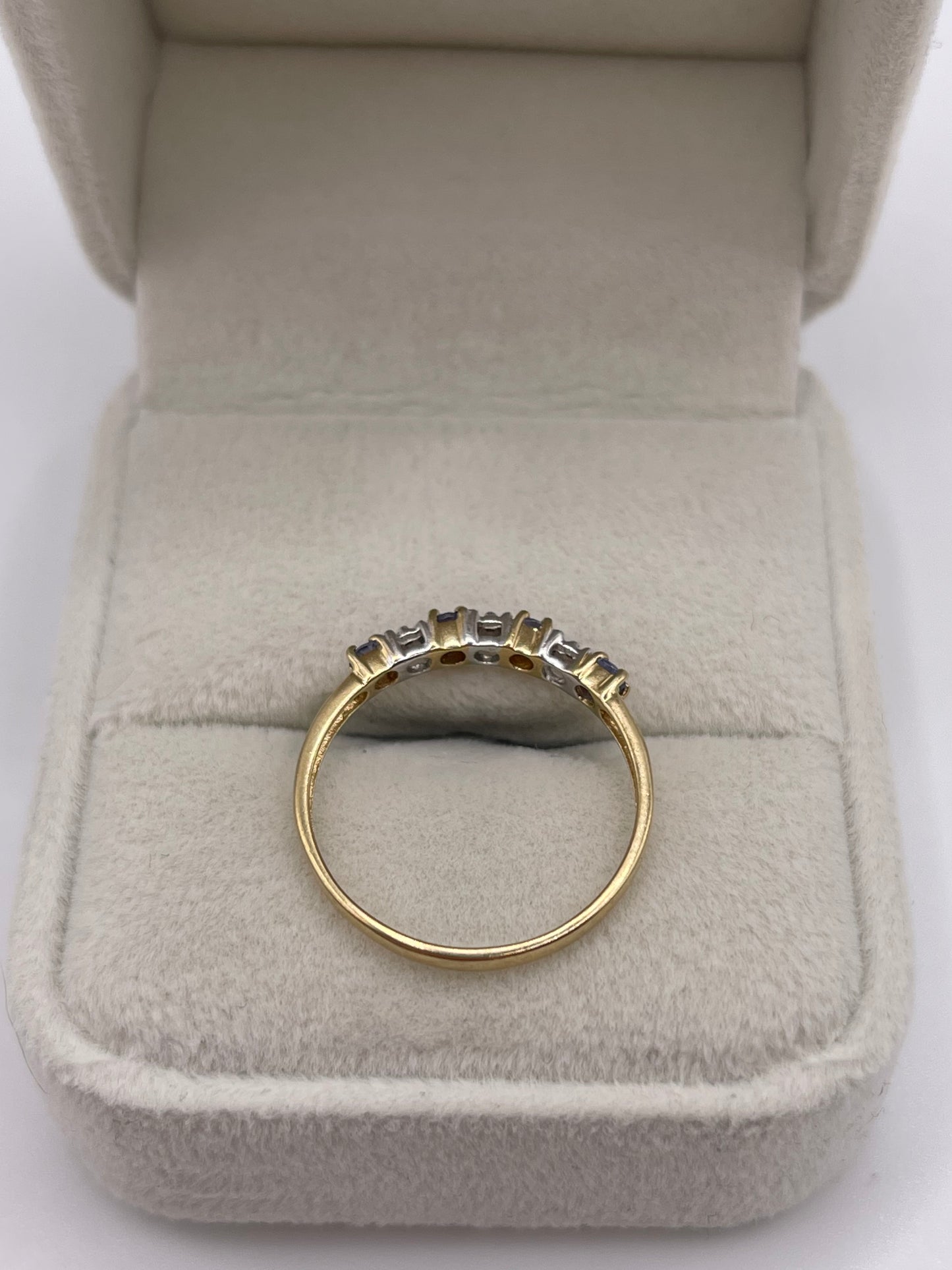 9ct gold tanzanite and diamond ring