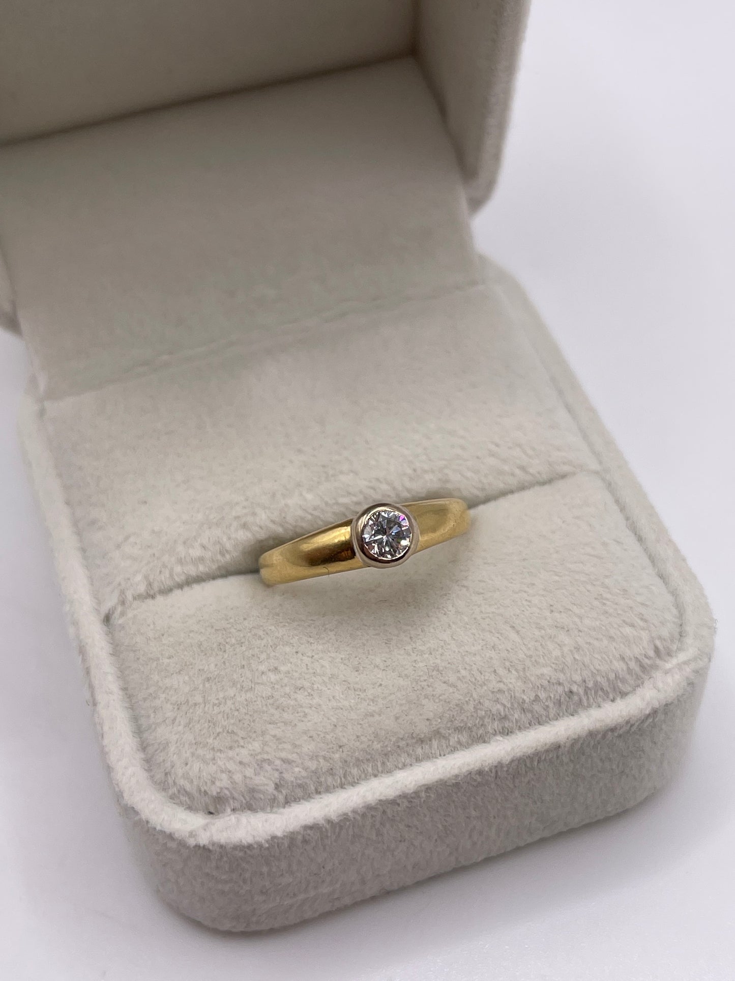18ct gold diamond ring