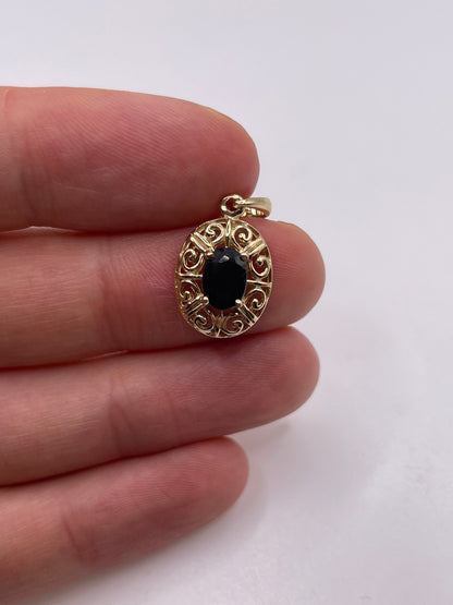 9ct gold sapphire pendant