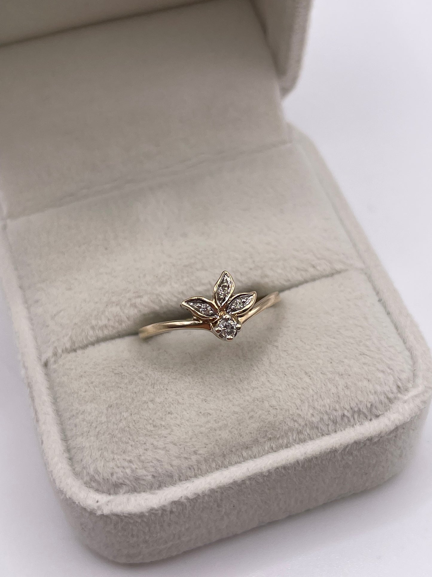 9ct gold diamond ring