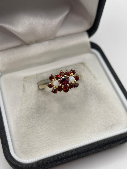 9ct gold garnet and opal ring