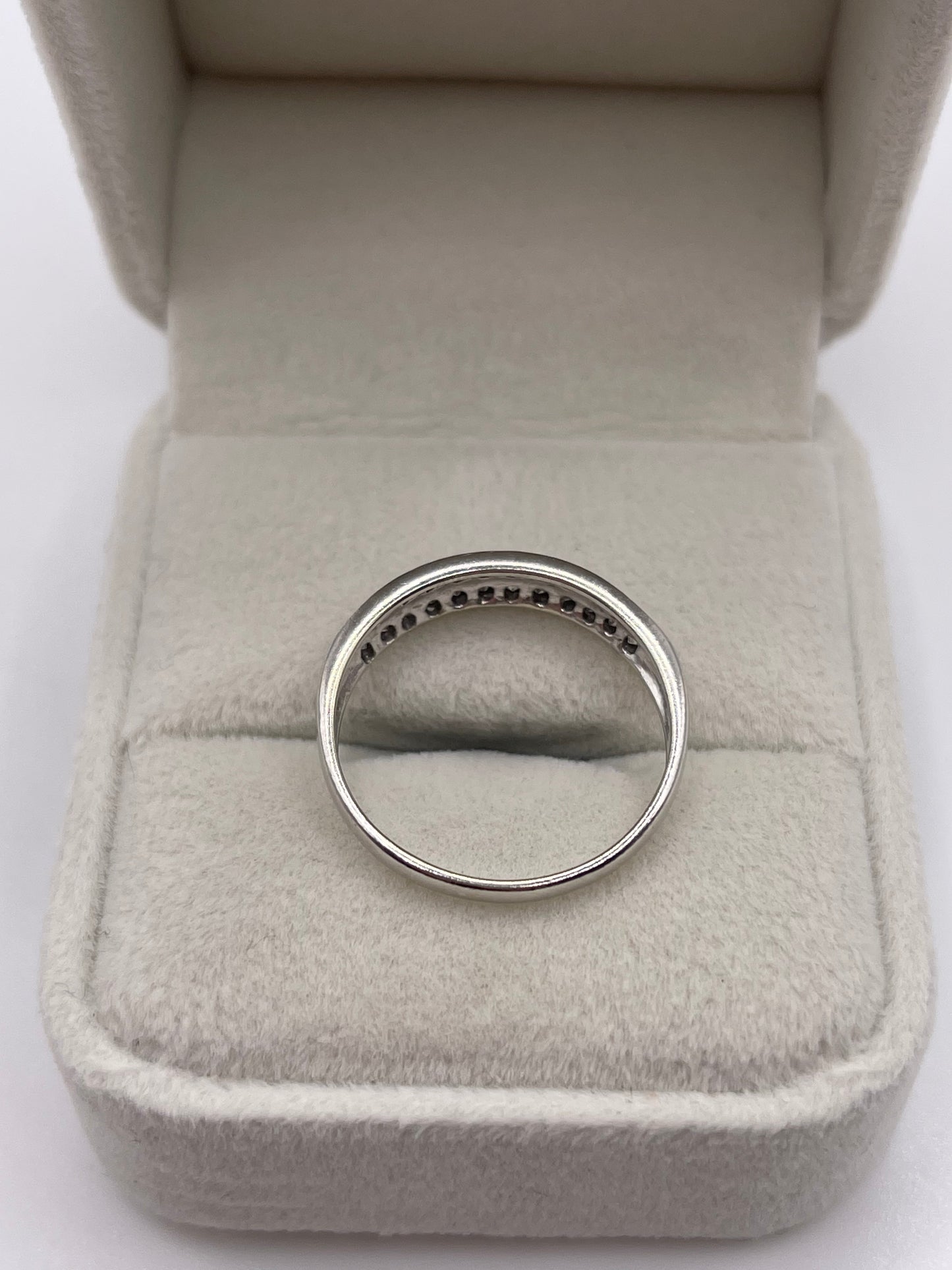 9ct white gold diamond cluster ring
