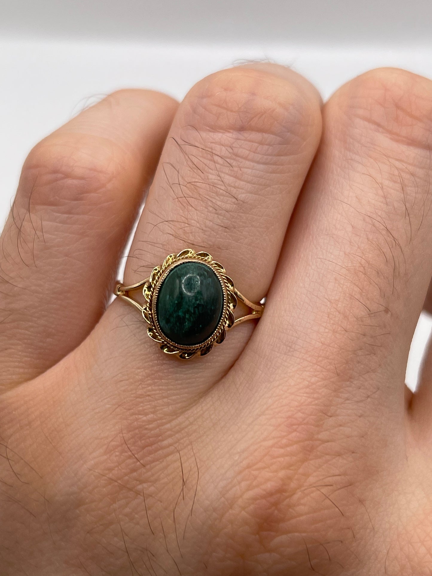 9ct gold malachite ring