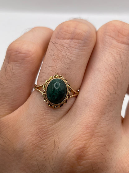 9ct gold malachite ring