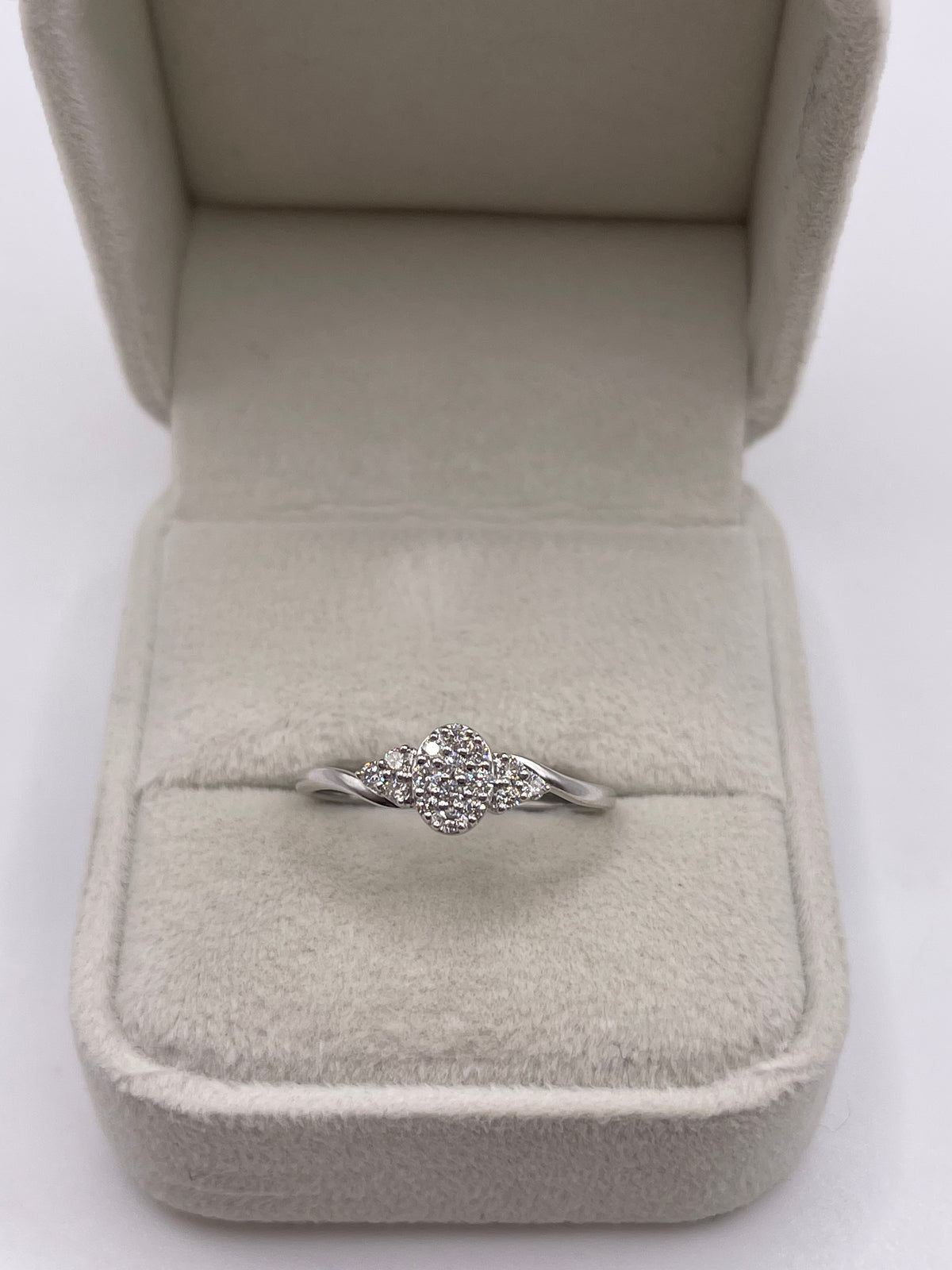 9ct white gold diamond cluster ring