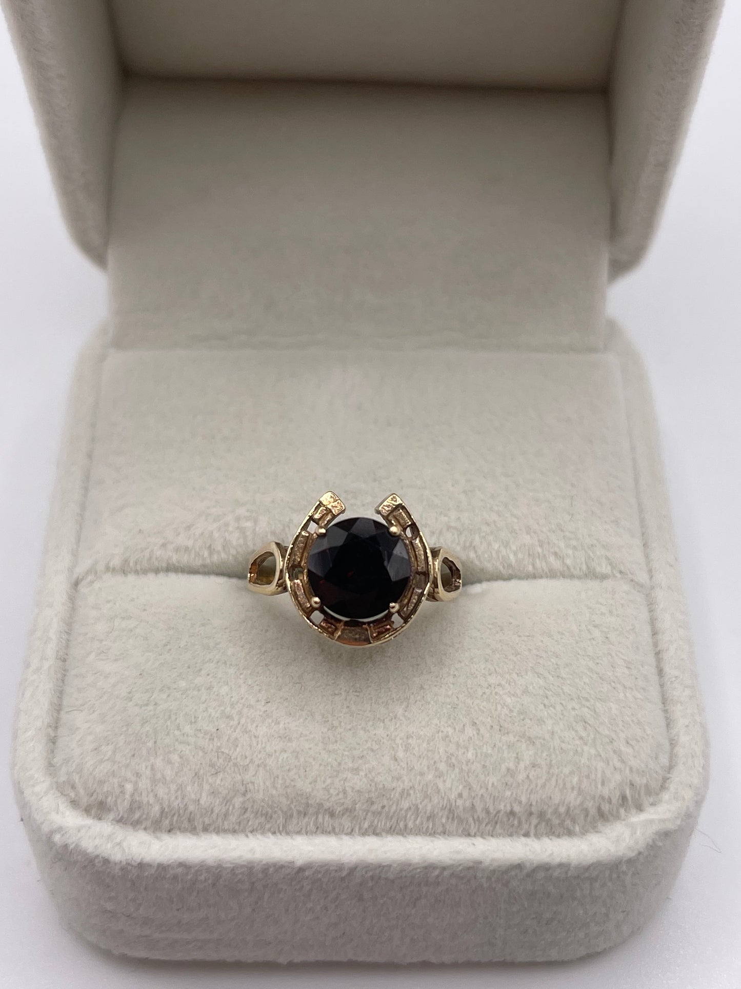 9ct gold garnet horseshoe ring