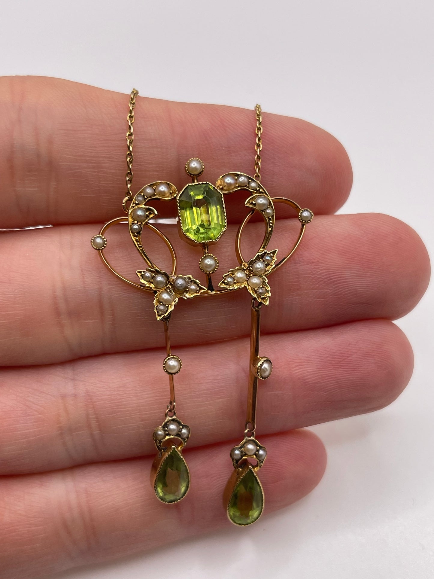 Antique 15ct gold peridot and pearl necklace