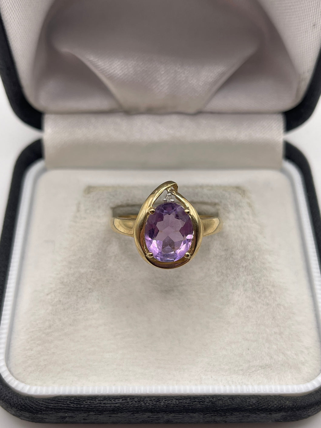 9ct gold amethyst and diamond ring