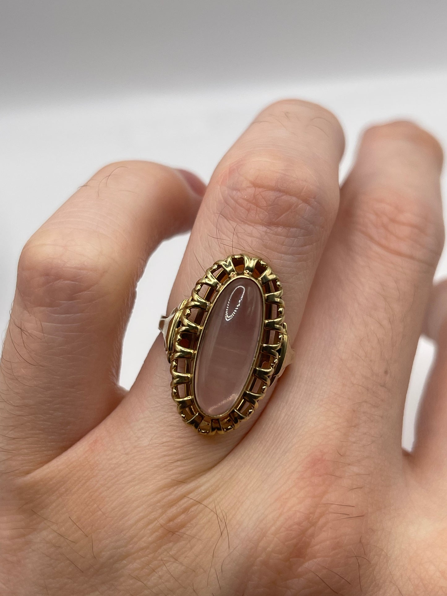 8ct gold rose quartz ring