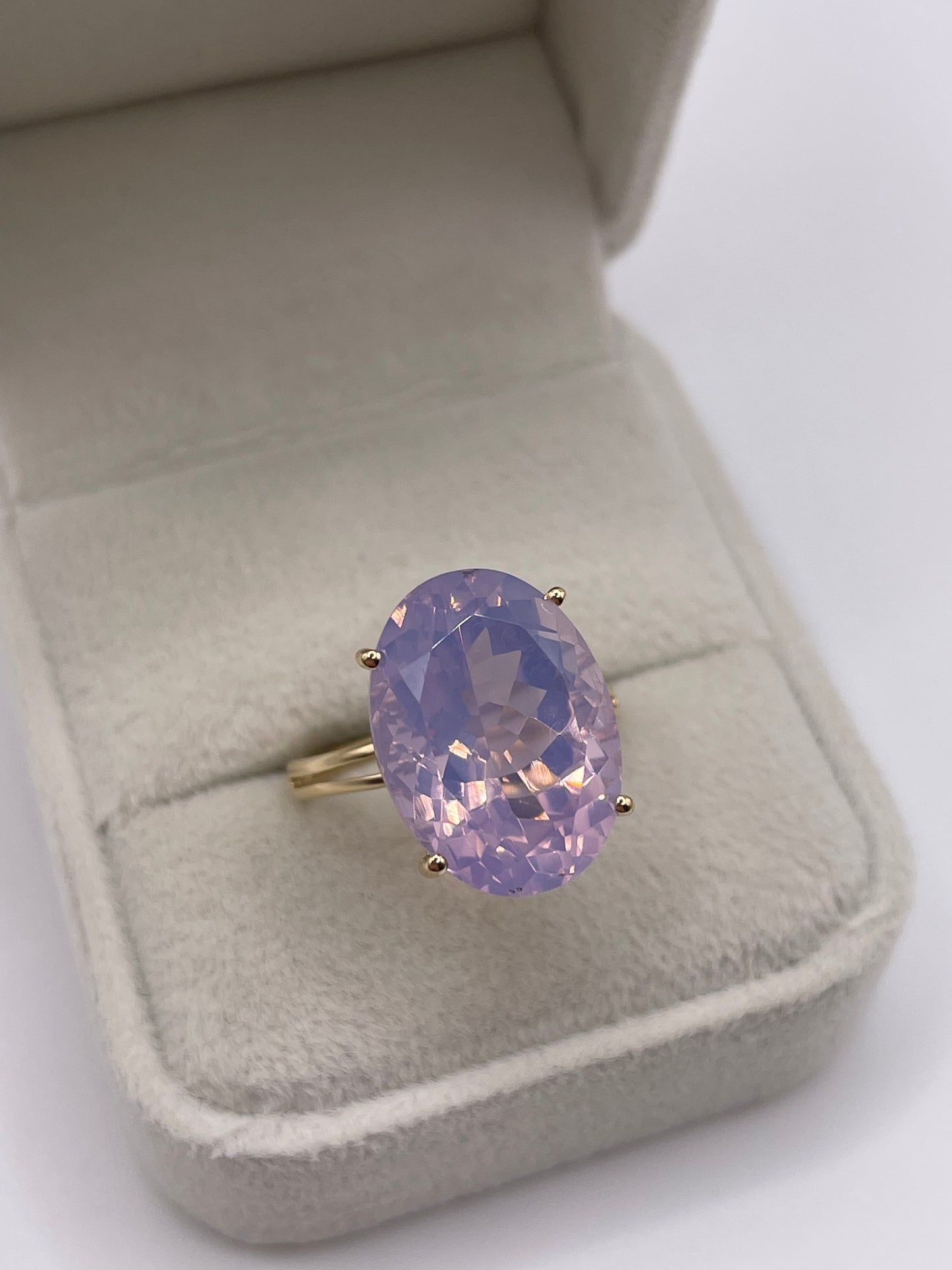 9ct gold quartz ring