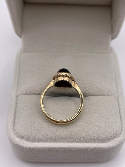 9ct gold cabochon garnet ring